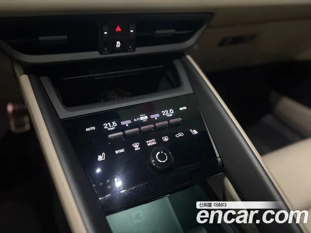 Porsche Macan 2025 thumb 9