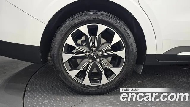 Kia Carnival 2021 thumb 4