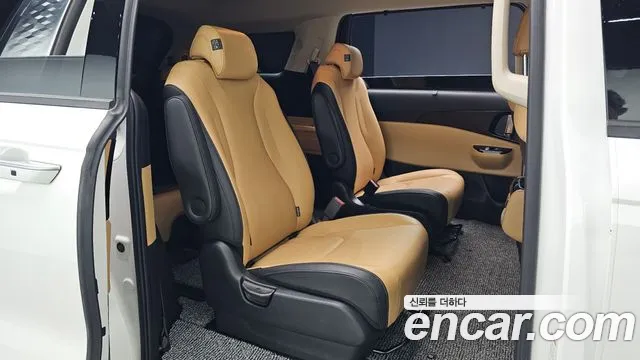 Kia Carnival 2021 thumb 10