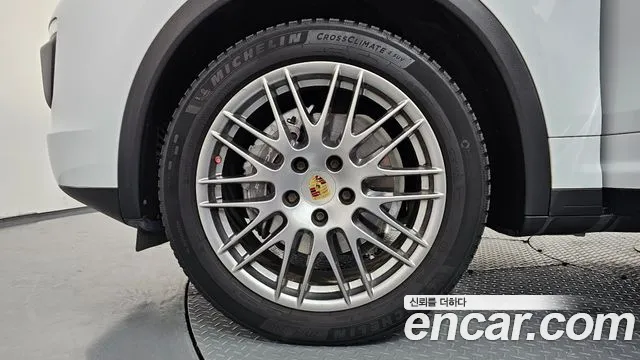 Porsche Cayenne 2015 thumb 5