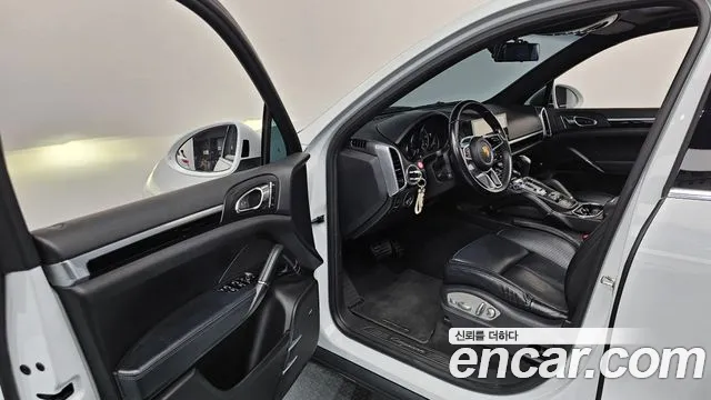 Porsche Cayenne 2015 thumb 10