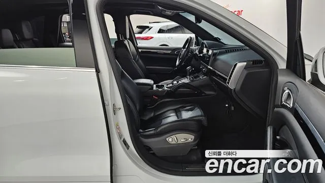 Porsche Cayenne 2015 thumb 11