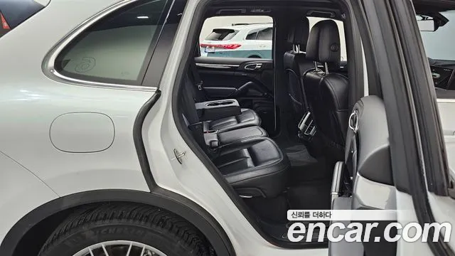 Porsche Cayenne 2015 thumb 12
