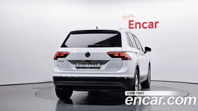 Volkswagen Tiguan 2018 thumb 4