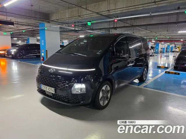 Hyundai Staria 2023 thumb 2