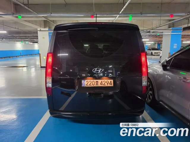 Hyundai Staria 2023 thumb 3