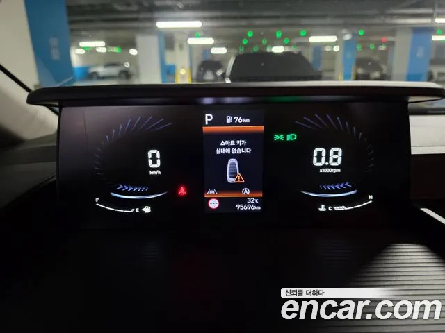 Hyundai Staria 2023 thumb 5