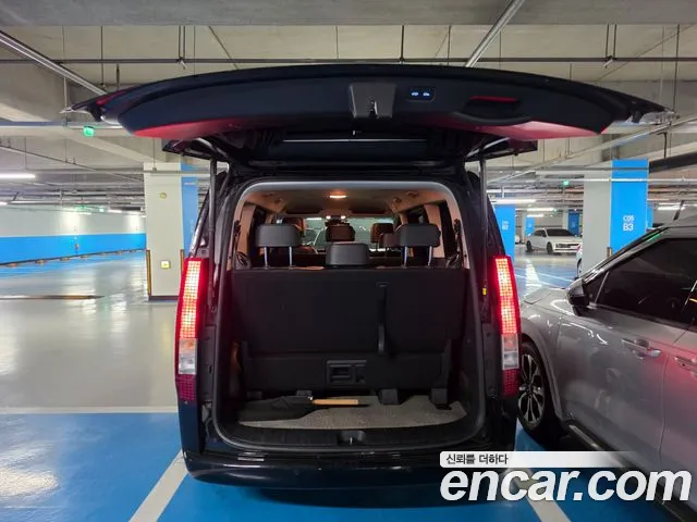 Hyundai Staria 2023 thumb 7