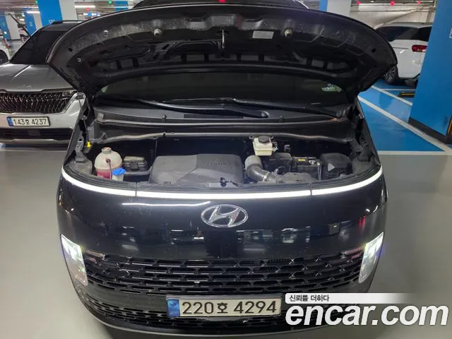 Hyundai Staria 2023 thumb 8