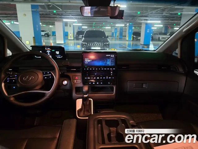 Hyundai Staria 2023 thumb 10