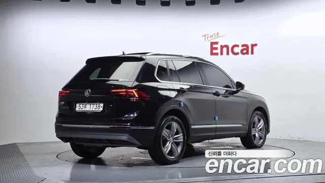 Volkswagen Tiguan 2018 thumb 2