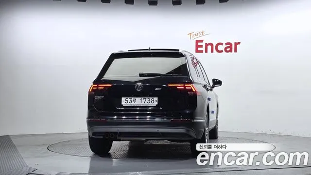 Volkswagen Tiguan 2018 thumb 4