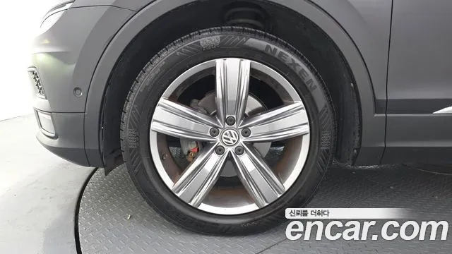 Volkswagen Tiguan 2018 thumb 5