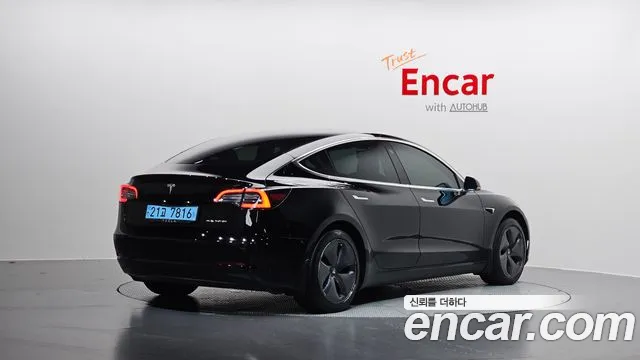 Tesla Model 3 2020 thumb 2