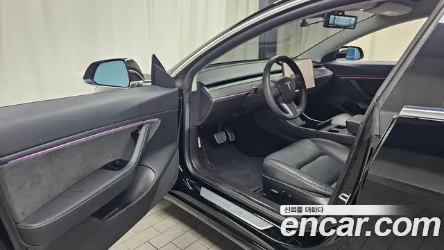 Tesla Model 3 2020 thumb 10