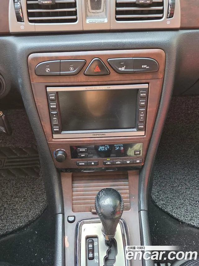 KG_Mobility_Ssangyong Chairman 2010 thumb 8