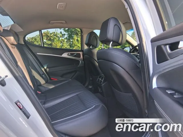 Genesis G70 2020 thumb 10