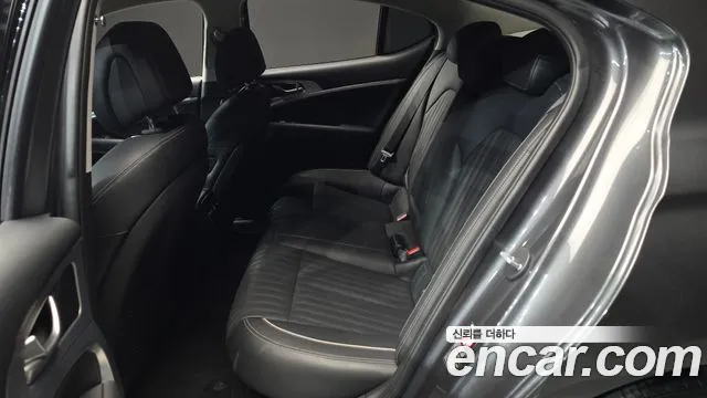 Genesis G70 2018 thumb 11