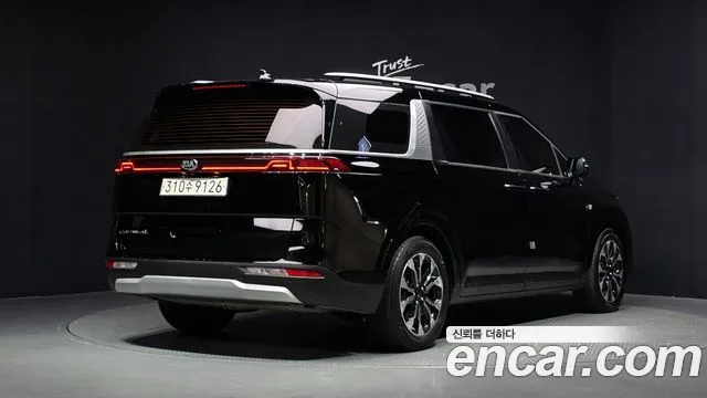 Kia Carnival 2021 thumb 2