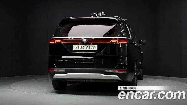 Kia Carnival 2021 thumb 4