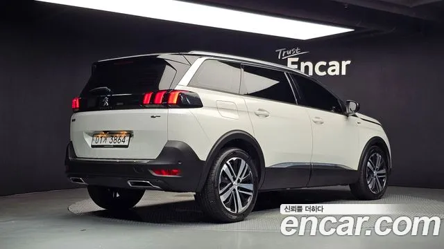 Peugeot 5008 2018 thumb 2