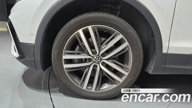 Volkswagen Tiguan 2023 thumb 5