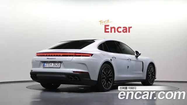 Porsche Panamera 2025 thumb 2