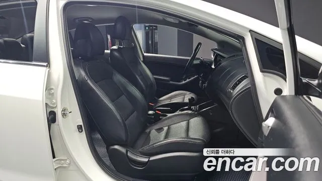 Kia K3 2014 thumb 10