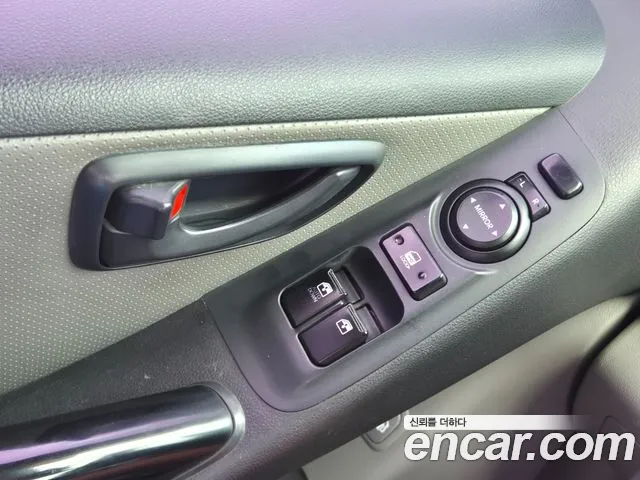 Hyundai Starex 2017 thumb 9