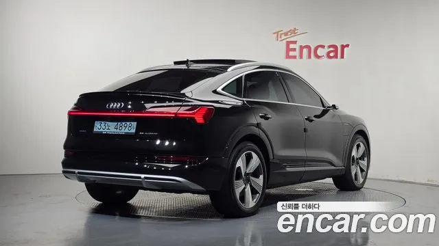 Audi e-tron 2022 thumb 2