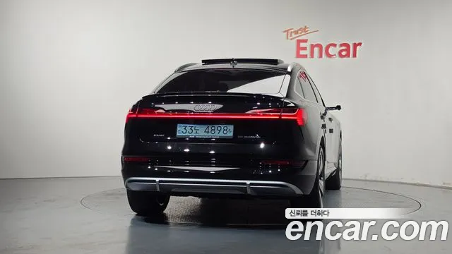 Audi e-tron 2022 thumb 4