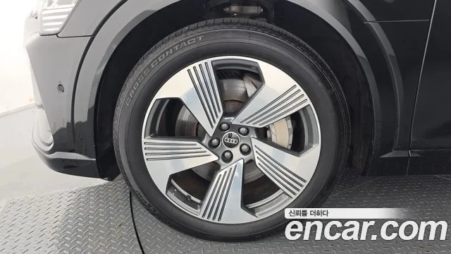 Audi e-tron 2022 thumb 5