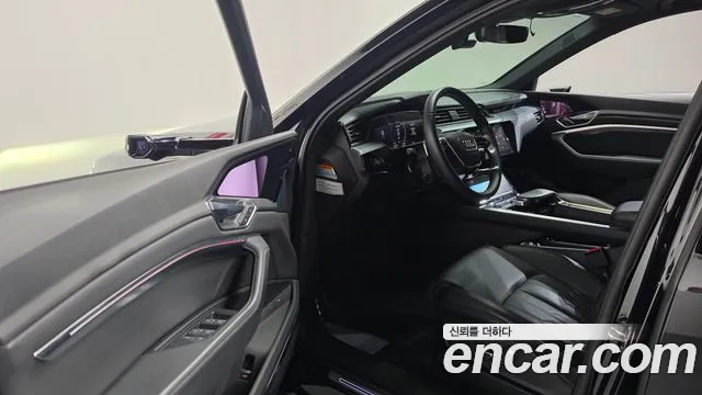 Audi e-tron 2022 thumb 10