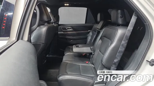 Ford Explorer 2019 thumb 11