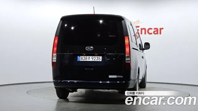Hyundai Staria 2023 thumb 3