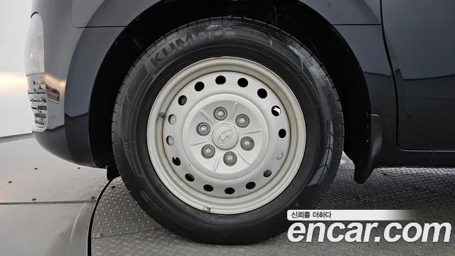 Hyundai Staria 2023 thumb 4
