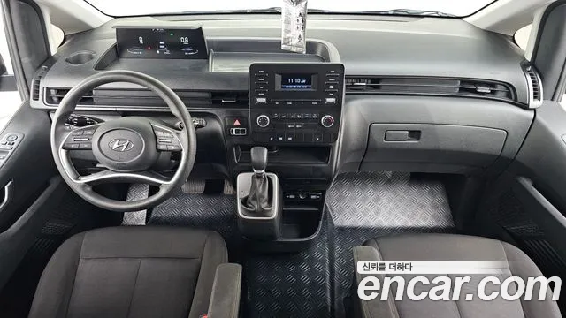 Hyundai Staria 2023 thumb 6