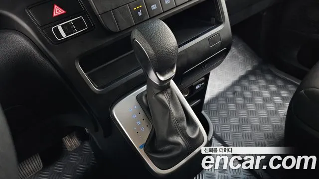 Hyundai Staria 2023 thumb 8