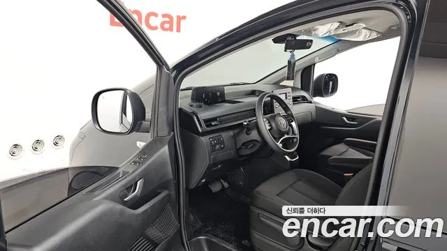 Hyundai Staria 2023 thumb 9
