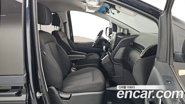 Hyundai Staria 2023 thumb 10