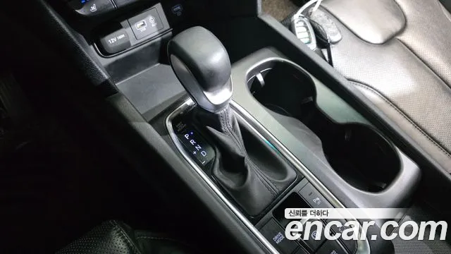 Hyundai Santa Fe 2019 thumb 9