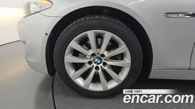 BMW 5 серии 2011 thumb 4
