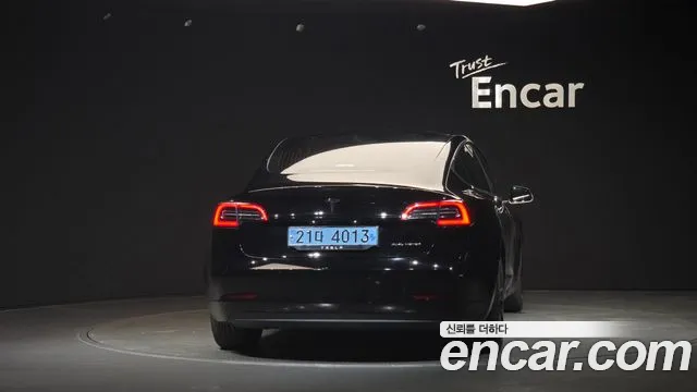 Tesla Model 3 2020 thumb 4