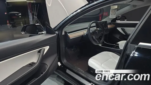 Tesla Model 3 2020 thumb 10