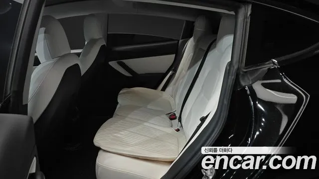 Tesla Model 3 2020 thumb 12