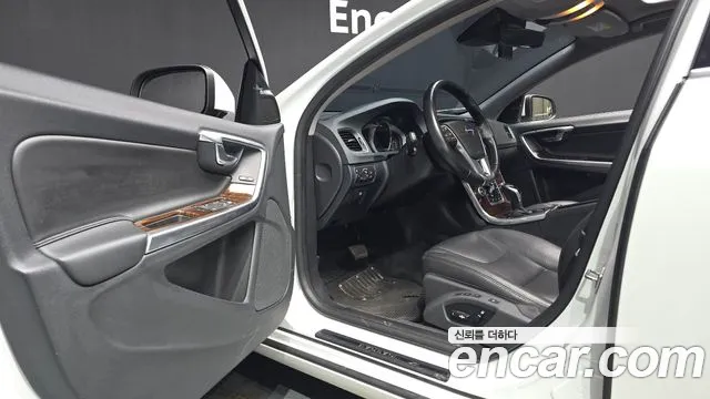 Volvo S60 2018 thumb 10