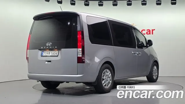 Hyundai Staria 2024 thumb 2