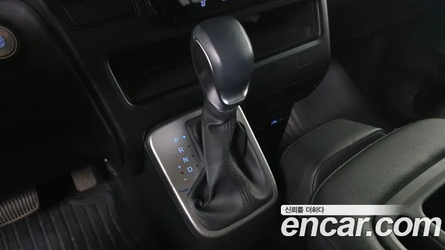 Hyundai Staria 2024 thumb 9
