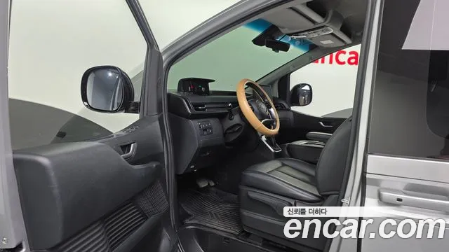 Hyundai Staria 2024 thumb 10