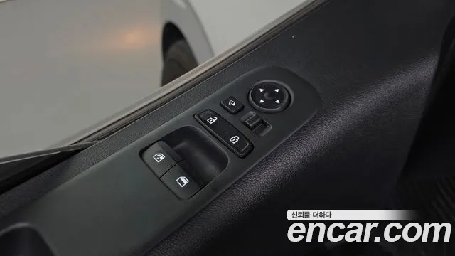 Hyundai Staria 2024 thumb 11